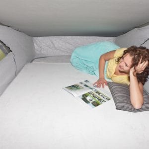 Le drap-housse iXTEND pour le matelas du toit relevable du California VW T6 / T5 Le drap-housse iXTEND épouse exactement la forme du matelas. Un élastique tout autour assure une bonne tension.