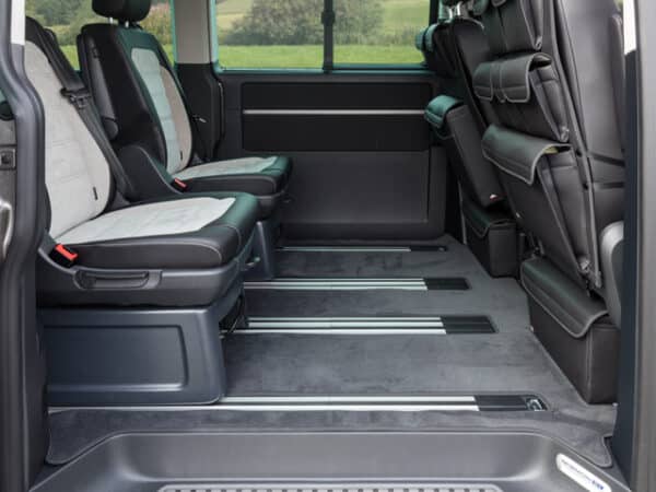 100708637 - Tapis espace passager Volkswagen California T5/T6/T6.1 Beach Noir Titane Banquette 3 places – Image 4
