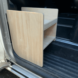 Étagère à chaussures VAN-ZUBEHÖR en utilisation avec chaussures rangées California T6