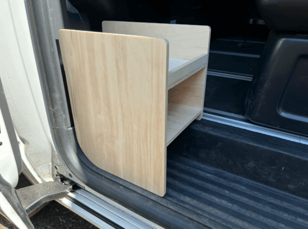 Étagère à chaussures VAN-ZUBEHÖR en utilisation avec chaussures rangées California T6