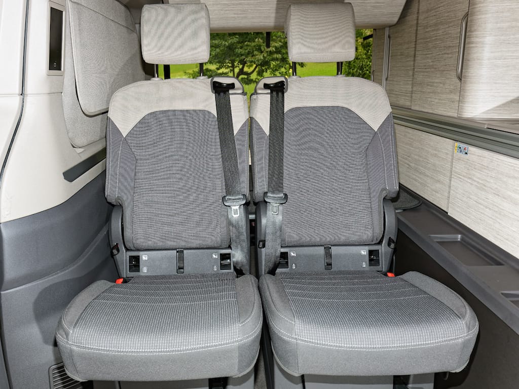 Second Skin® pour VW T7 California, dessin Bright Dots Raven Sandwick