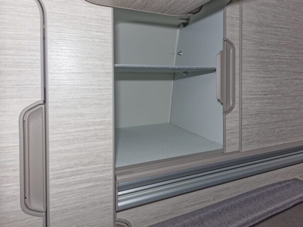 100704518 - Tapis Antidérapants Compartiments Placard VW T7 California Ocean / Coast (9 pièces) | BRANDRUP – Image 3