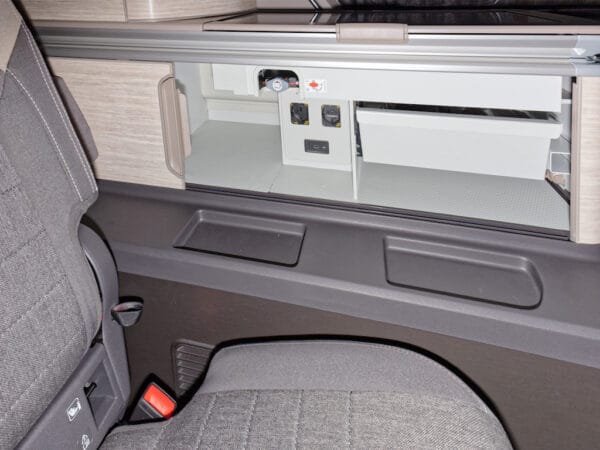 100704518 - Tapis Antidérapants Compartiments Placard VW T7 California Ocean / Coast (9 pièces) | BRANDRUP – Image 6