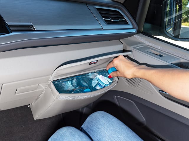 TIALO Glovebox BRANDRUP avec bouteilles 0,5L à l'intérieur VW T7 California Multivan
