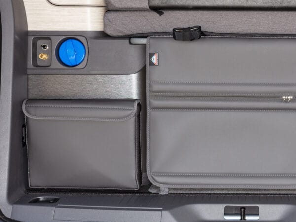 UTILITY pour penderie arrière, « sac de douche », VW T7 California Ocean / Coast, « Raven Cuir ».