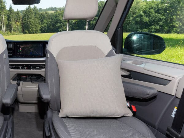 Coussin 45 x 45 cm pour VW T7 California / Multivan, dessin « Ribella Sandwick » . Image 1 of 2