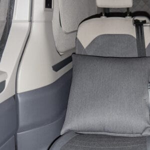 Coussin 45 x 45 cm pour VW T7 California / Multivan, dessin « Mèlange Raven » . Image