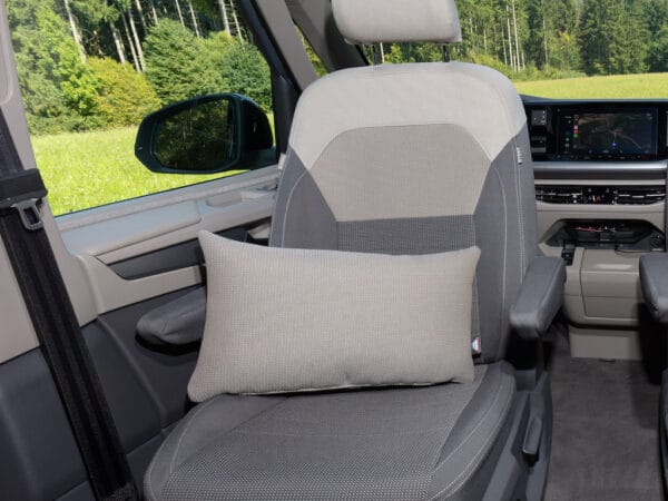 Coussin 50 x 30 cm pour VW T7 California / Multivan, dessin « Ribella Sandwick » .