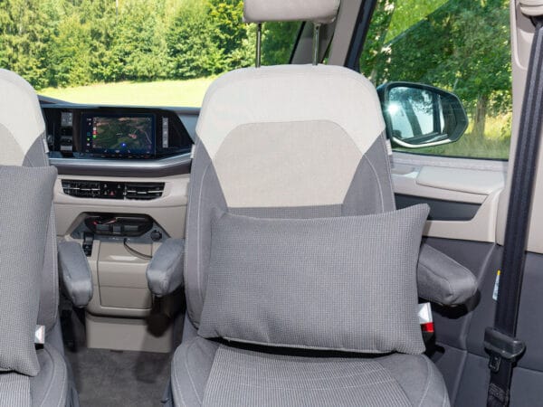 Coussin 50 x 30 cm pour VW T7 California / Multivan, dessin « Ribella Raven » .