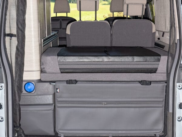 Le lit pliant iXTEND ® peut également être plié facilement et de manière visuellement attrayante avec des draps-housses.