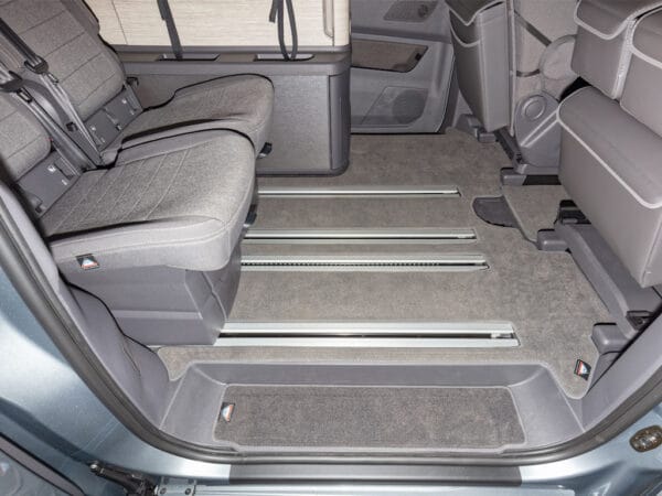 Tapis en velours pour les marches de l'habitacle du VW T7
