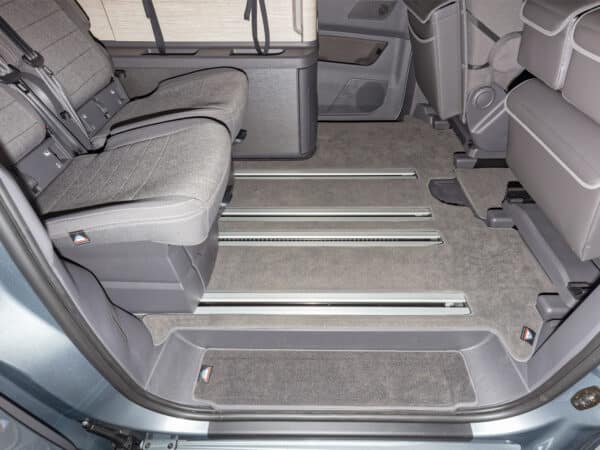 Tapis en velours pour les marches de l'habitacle du VW T7