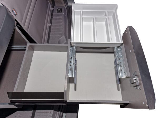 100704519 - Tapis Antidérapants Cuisine Arrière VW T7 California Beach Camper/Tour Caddy 5 (2 pièces) | BRANDRUP