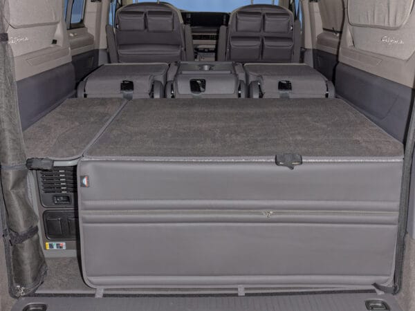 100708665 - iXTEND PAD Tapis Protection Marchepied Arrière VW T7 California Beach Camper Raven | BRANDRUP – Image 2