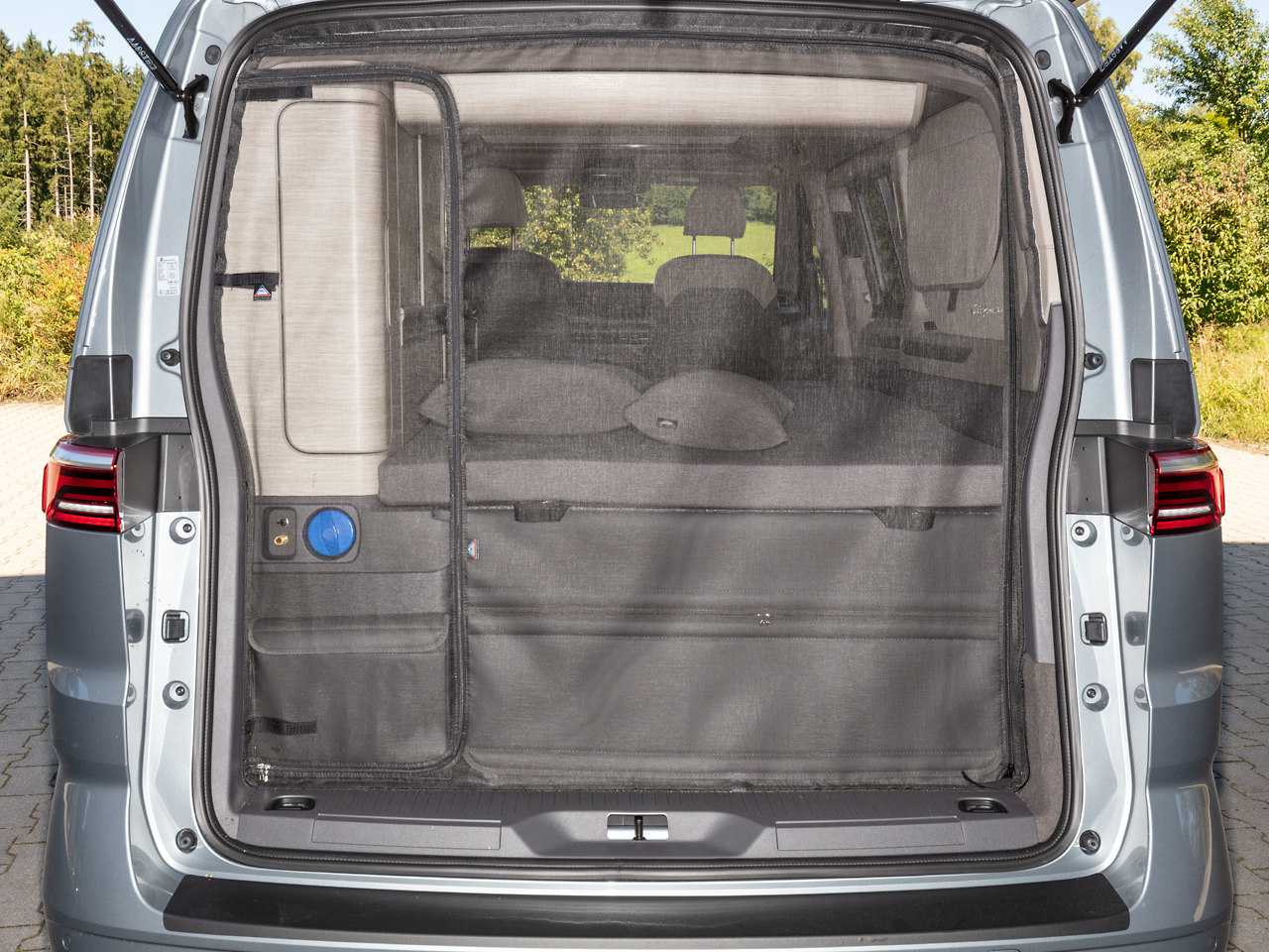 FLYOUT BRANDRUP moustiquaire hayon VW T7 California Ocean Coast — vue d'ensemble montée