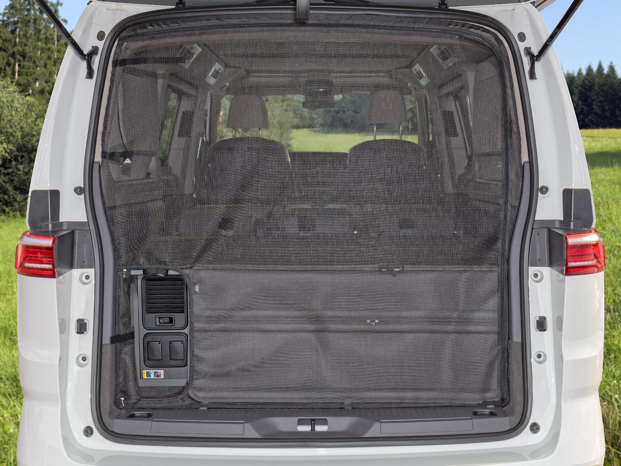 FLYOUT BRANDRUP hayon VW T7 California Beach Tour - vue intérieure