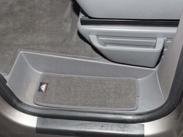 100708667 — Ensemble Tapis Velours 2 Marchepieds Cabine Conducteur VW T6.1/T6/T5 California « Palladium »