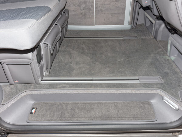 100708669 — Moquette Velours Marchepied Droit Habitacle VW T6.1/T6/T5 « Palladium »
