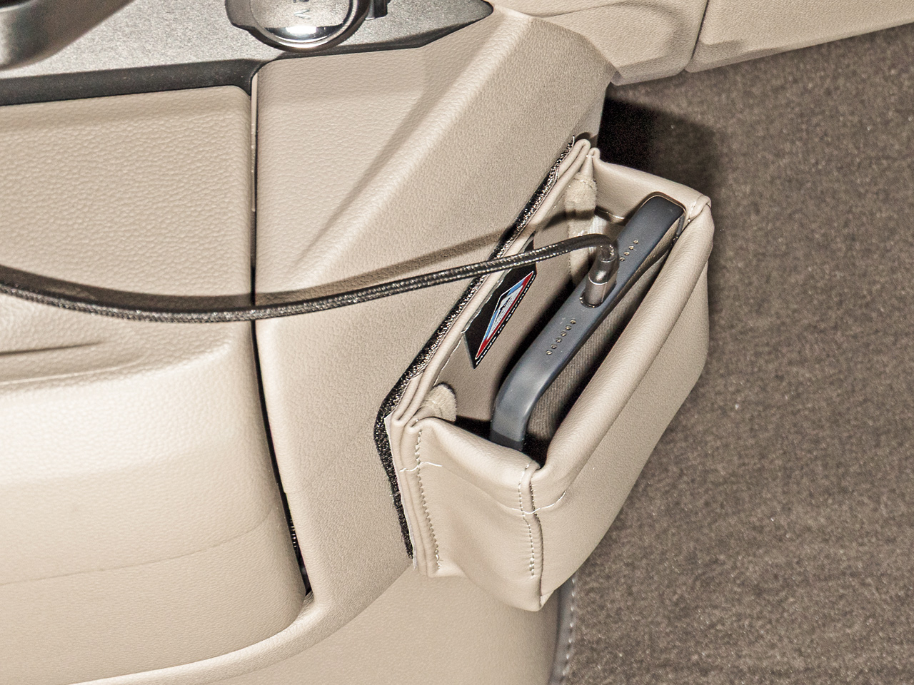 TIALO Phone BRANDRUP VW T7 California Multivan dessin Sandwick Cuir réf. 100 706 864